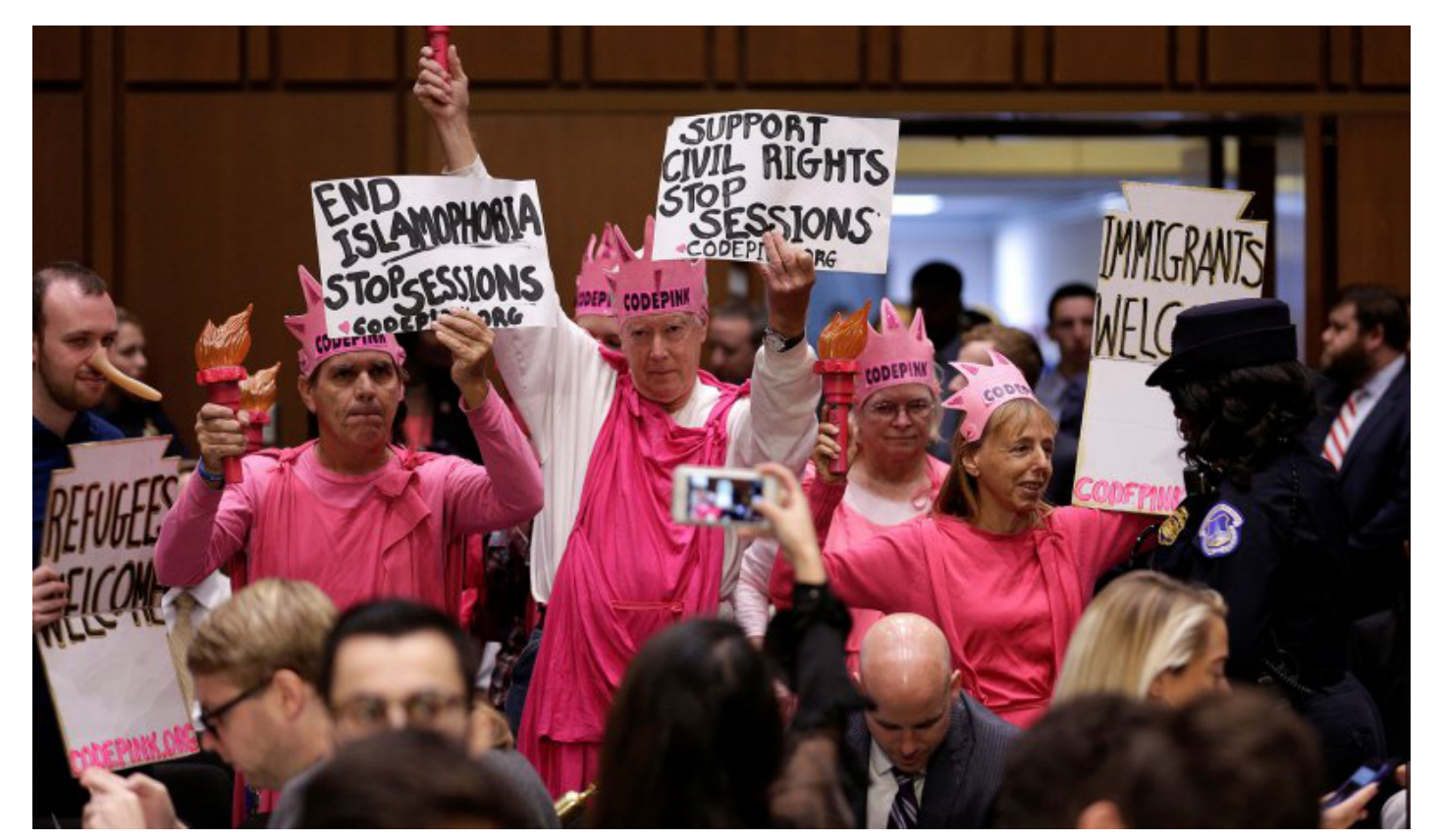 Medea Benjamin e protestos do Code Pink no Senado